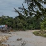 Las fuertes lluvias arrasaron con paredes, enseres y cultivos en varios barrios de Villavicencio.