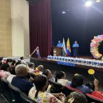 Voluntarias dan las palabras de apertura de la jornada de apoyo