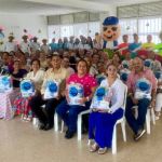 Beneficiarios y voluntarios posan para la fota final de la jornada