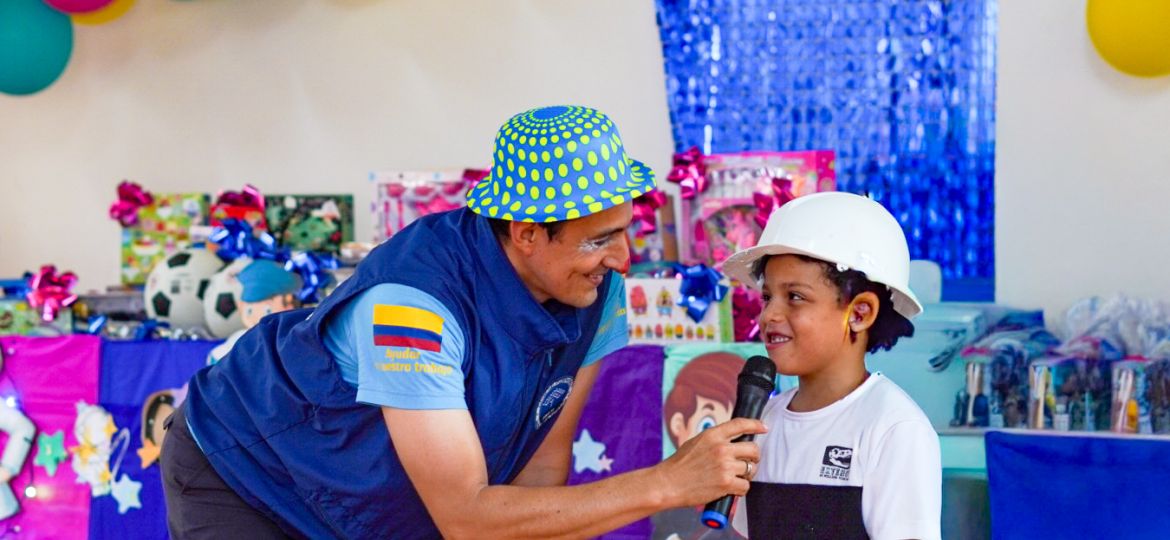 Voluntarios representaron distintas profesiones para inspirar a los niños a soñar en grande.