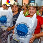 Los adultos mayores participaron con entusiasmo en la jornada, disfrutando de un ambiente de integración y solidaridad.