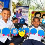 Niños con sus fotos