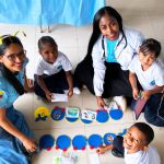 Niños haciendo actividad