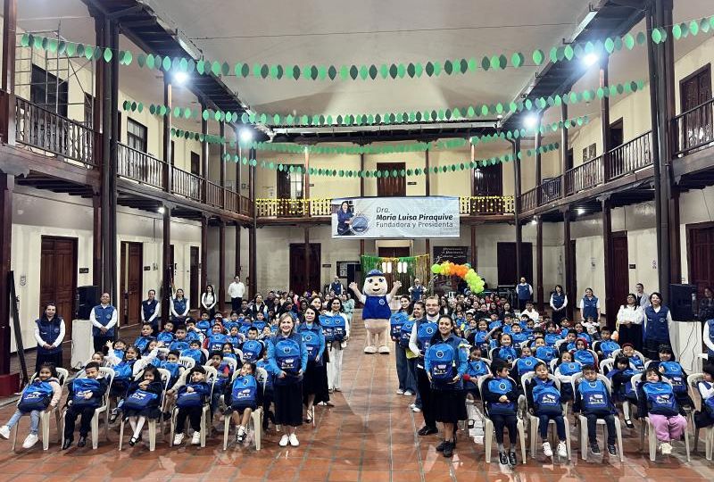 para los niños de Loja