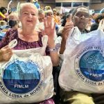 Con expresiones de gratitud y la mirada cálida de los beneficiarios hacen símbolo de esperanza sosteniendo las bolsas de mercado y ayuda alimentaria entregadas por la Fundación