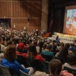 Capturando la magnitud y la asistencia en el evento, cientos de participantes estan unidos por el bienestar y la esperanza que inspira la Dra. María Luisa Piraquive