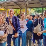 Capturando el entusiasmo de la participación, nuestros participantes nos da la bienvenida al lugar del evento