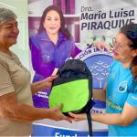 Un instante de solidaridad y gratitud con la entrega significativa de kit escolar