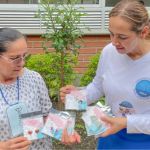 Momento de inspiracion y colaboración al compartir artesanías