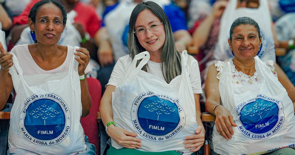 Las familias recibieron mercados como muestra del compromiso de la Fundación Internacional María Luisa de Moreno con el bienestar y la estabilidad de los hogares.