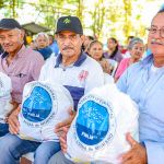 Beneficiarios felices reciben mercados muy completos