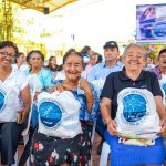 Beneficiarios felices reciben mercados muy completos