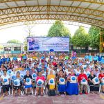 Foto final d elos beneficiarios con su ayuda.