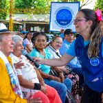 Familias participan del taller de valores