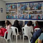Un vistazo al aula donde la concentración es total, nuestro grupo de beneficiarios se sumergen en el aprendizaje en sus computadoras