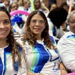 Voluntarias de la Fundación disfrutan con sonrisas en sus rostros del evento