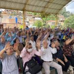 Las manos de los beneficiarios se unen a celebrar y participar de las actividades en la jornada