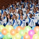 Con sonrisas los voluntarios despiden este alegre evento