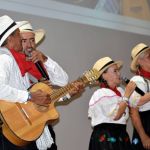 Al ritmo de las trovas los voluntarios presentan una trova en homenaje a la Dra María Luisa y la Junta Directiva