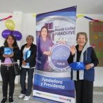 Beneficiarios comparten su alegría en una foto institucional