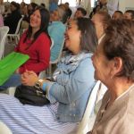 Sonrisas y complicidad comparten en un entorno de carcajadas reflejando el ambiente animado que se viven en las jornadas
