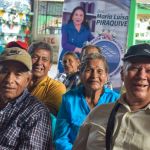 Beneficiarios felices Personas felices participando del taller Mi autocuidado, mi bienestar.