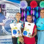 Entrega de beneficios Beneficiarios reciben felices kits muy completos.