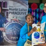 Entrega de beneficios Personas muestran alegría al recibir los apoyos entregados por la fundación.