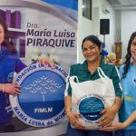 Entrega de beneficios Personas reciben beneficios de la fundación con acompañamiento de los voluntarios.