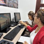 Estudiantes usan el trabajo en equipo como apoyo y concentración en el aprendizaje digital