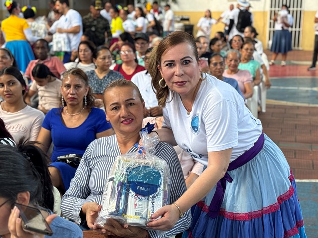 Familias de Cúcuta participando en una actividad comunitaria de prevención y autocuidado.