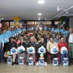 Foto final de la jornada con beneficiarios y voluntarios de la fundación.