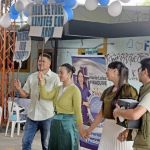 En un escenario de dinamismo y expresión, se realiza una representación artística enfocada en la sensibilización de una cultura de valores