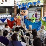 Beneficiarios disfrutan del show de Hormy