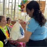 El corazón del servicio en la Fundación multiplicando el bienestar con una sonrisa en la entrega de mercados