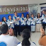 Voluntarios se reunén en un circulo en dinámicas participativas generando unidad y sentido de pertenencia