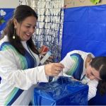 Voluntarias se unen en trabajo en equipo para participar en las actividades formativas
