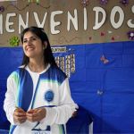 Voluntaria realiza la sensibilización sobre el significado de ser voluntario de la Fundación durante la jornada