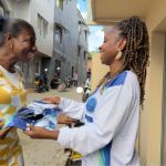 Volutaria hace entrega de camisetas conmemorativas de los 25 años de la Fundación y recibe con felicidad a los voluntarios
