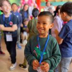 Niño expresa gratitud y felicidad al participar en la jornada