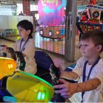 Nuestros beneficiarios disfrutan de juegos y atracciones durante la jornada