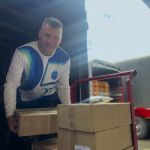 Voluntarios recolectando las donaciones para hacer traslado al centro de acopio