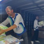 Voluntarios recolectando las donaciones para hacer traslado al centro de acopio